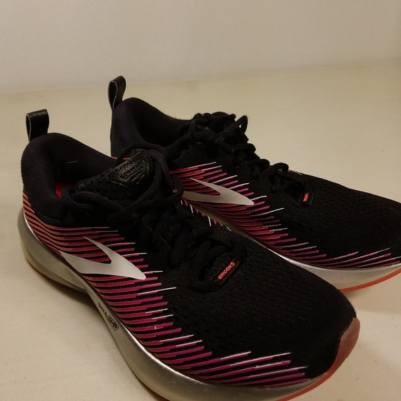 brooks levitate women's size 8